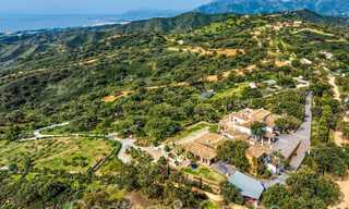 Groots, Andalusisch landgoed te koop op een verhoogde kavel van 5 hectare in de heuvels van Oost Marbella 67547